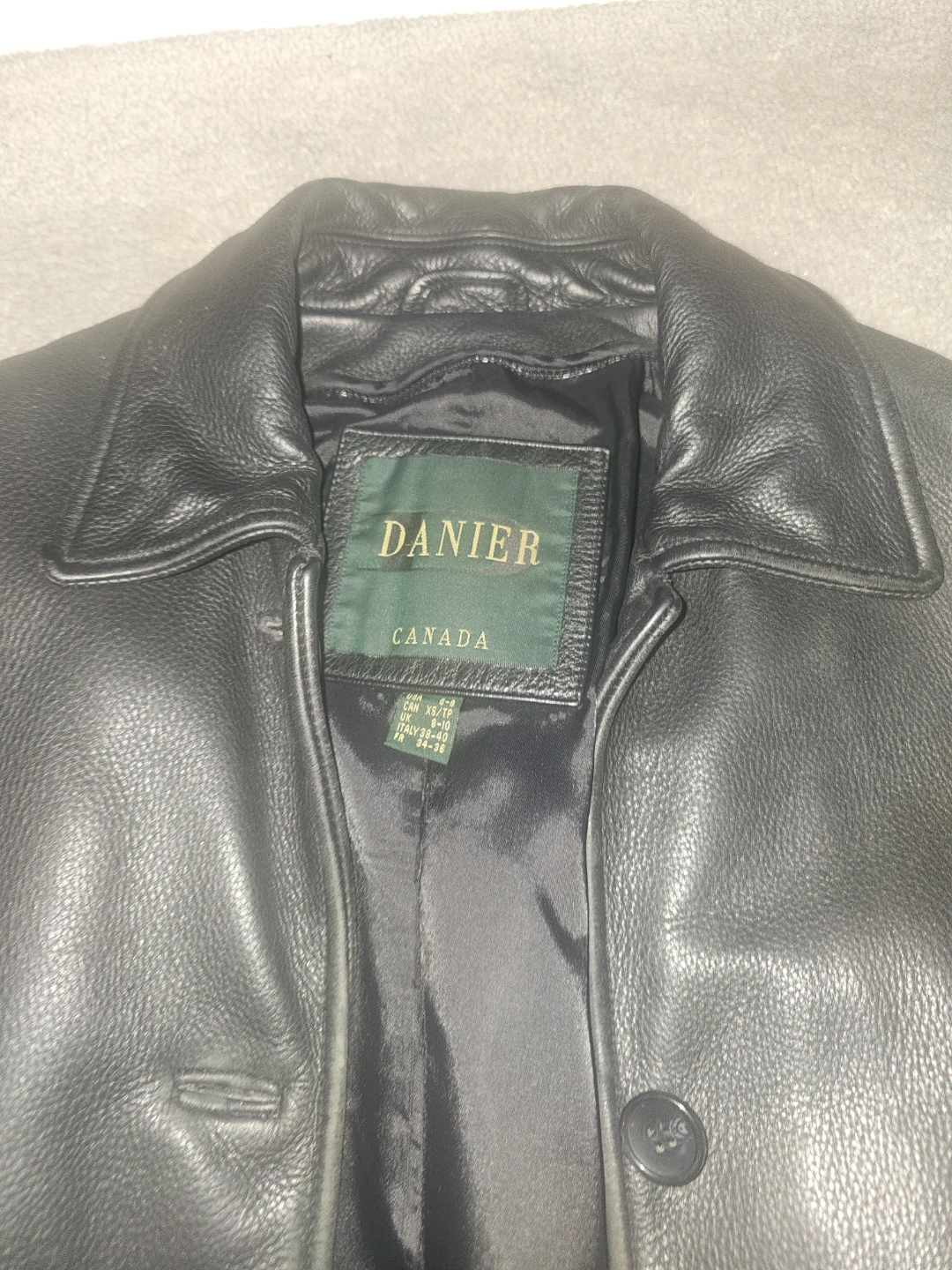 Winter warm leather jacket. Danier size 6