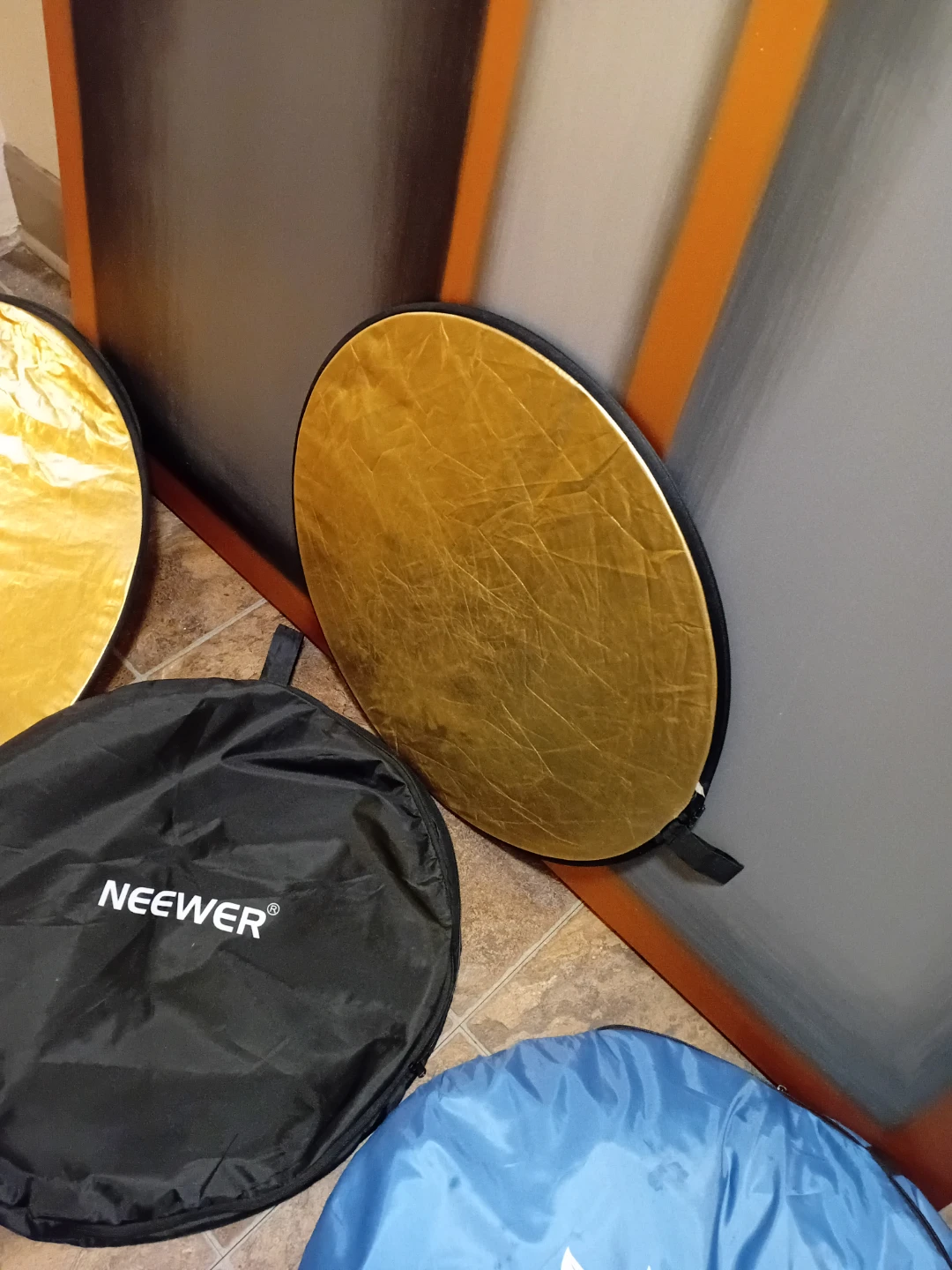 Neewer and Fruiteam Light Reflectors - photo 2