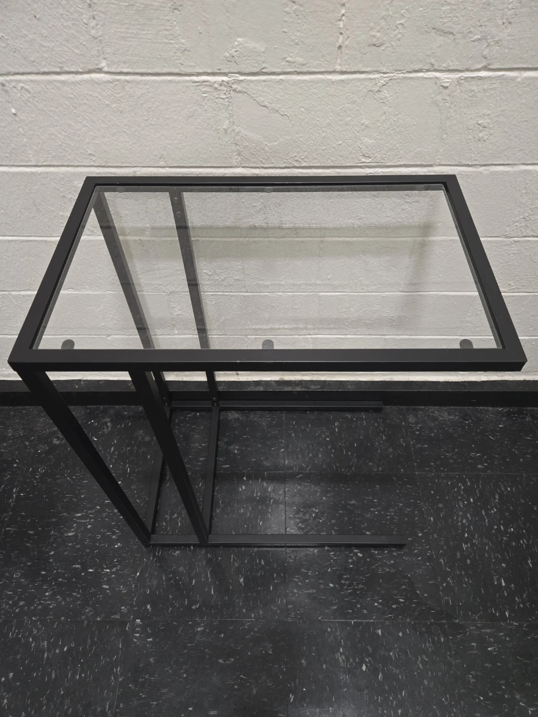 Modern Black Metal C-Shaped Glass Top Side End Table - photo 4