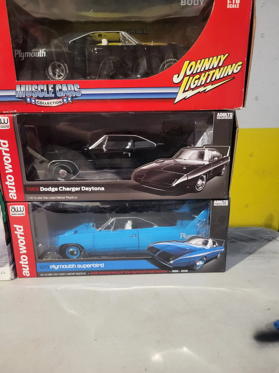 Daytona and superbirds in 1:18 Scale Die-Cast Muscle Cars - photo 2