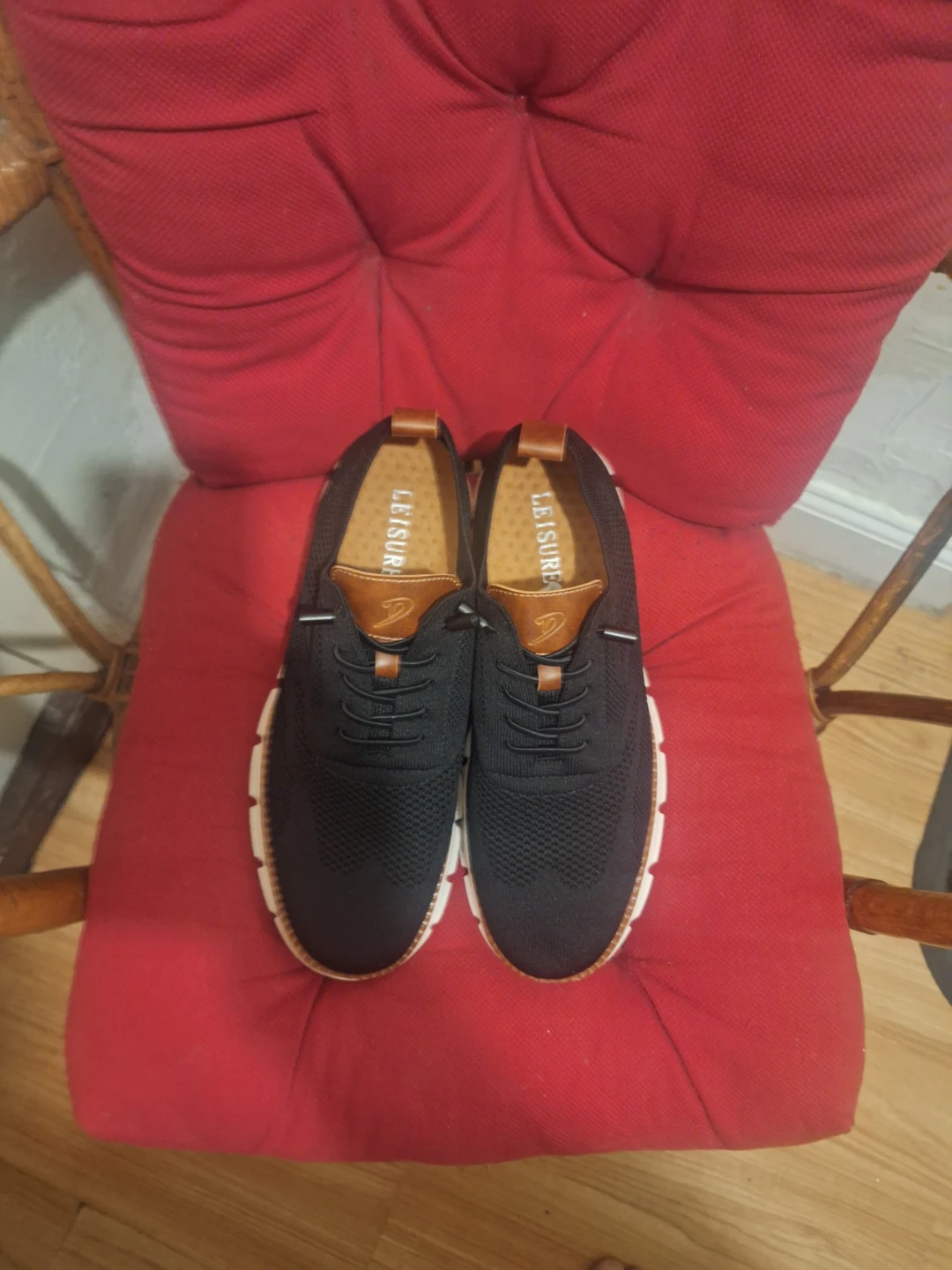 Size 9.5" .Leisure Knit Sneakers