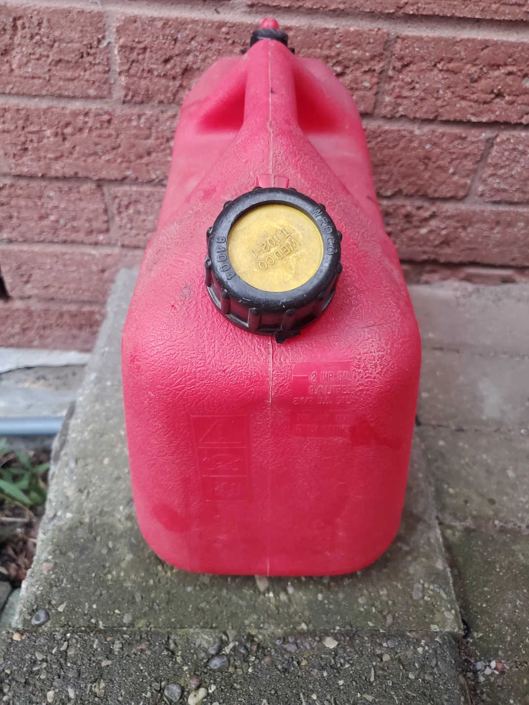 Wedco 9 Litre Red Gasoline Jerry Can - photo 3