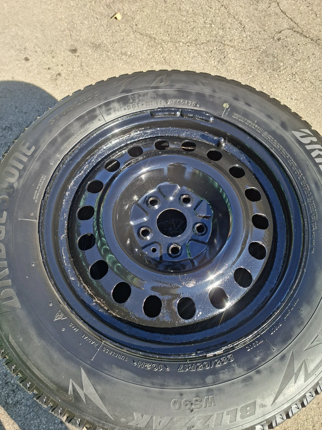 P225/65R17 Bridgestone Blizzak On Rims - photo 2