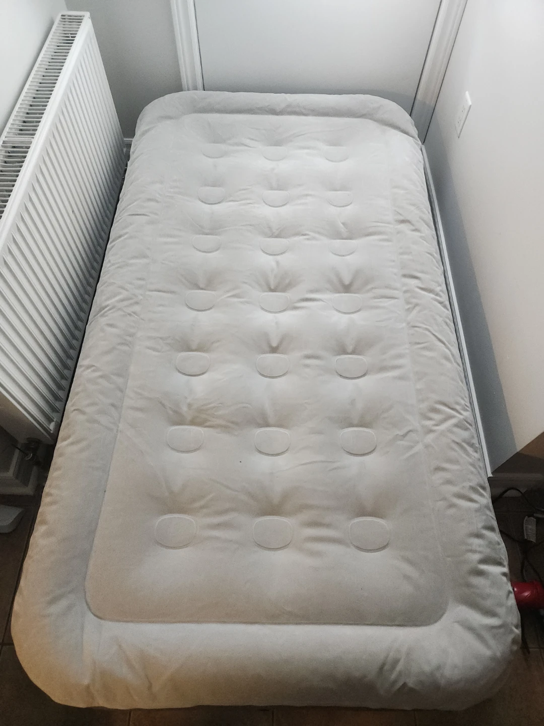 Twin air mattress with leak - photo 2