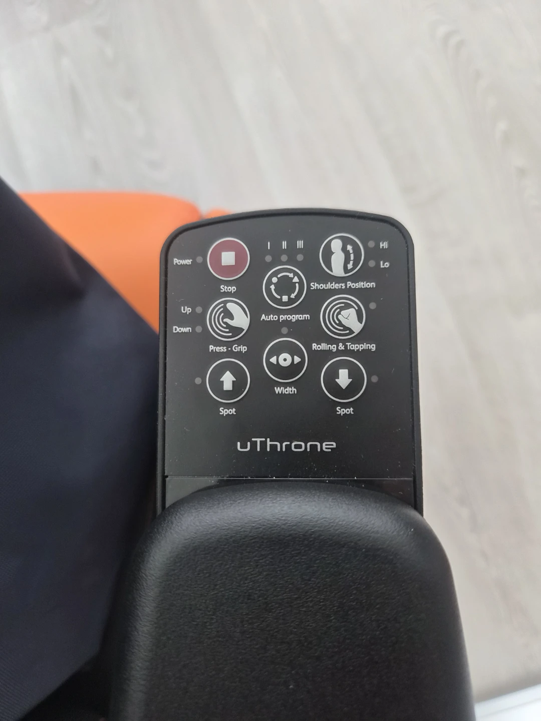OSIM uThrone Gaming Massage Chair - photo 3