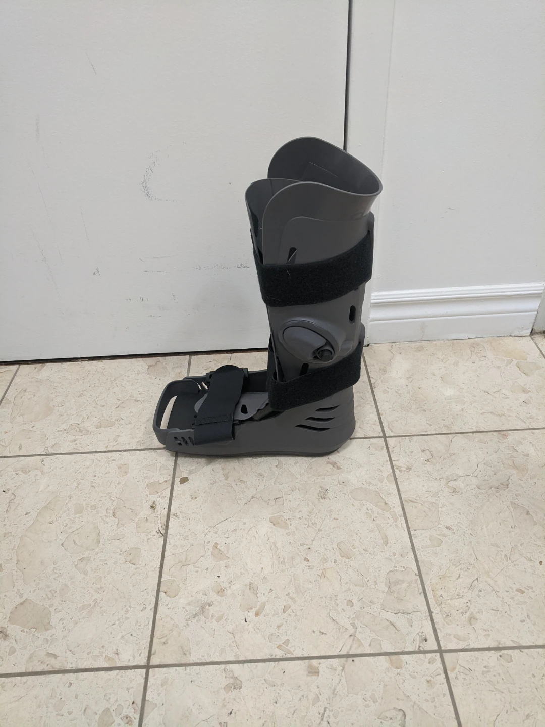 Medical Orthopaedic Walking Boot Size M