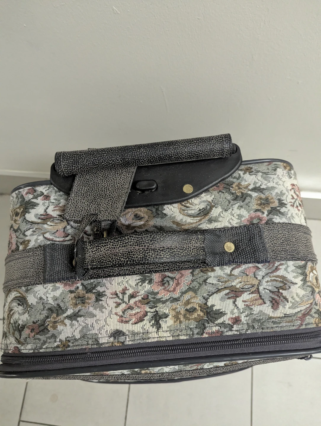 Vintage Jordache rolling suitcase - photo 2