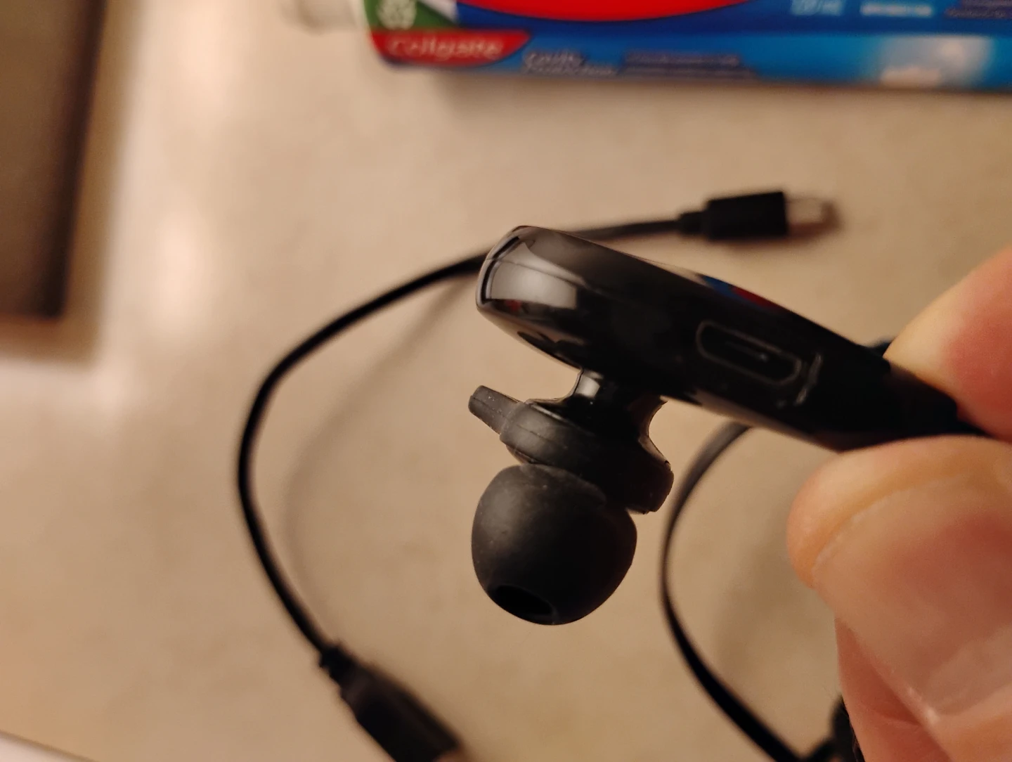 Black Bluetooth Wireless Earbuds & cord - photo 4