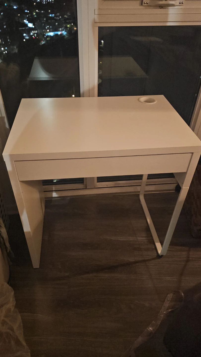 IKEA MICKE Desk