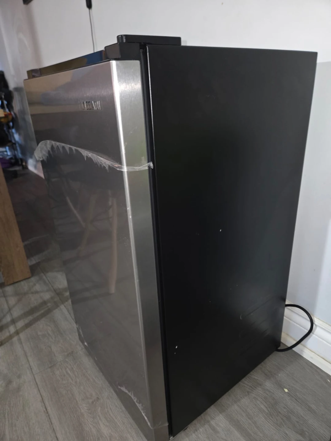 Vissani Compact Refrigerator - photo 2