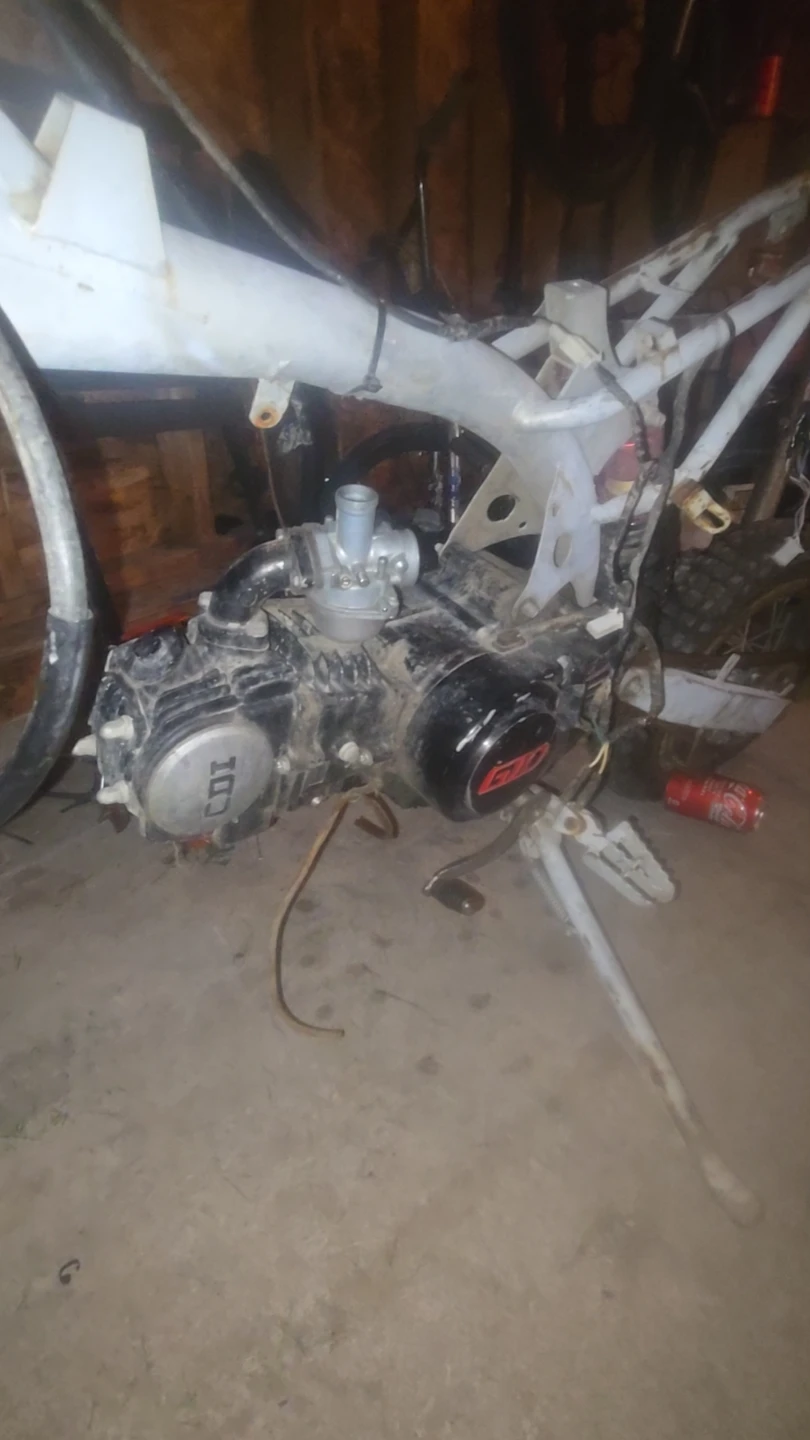 GIO dirt bike frame and engine - photo 2