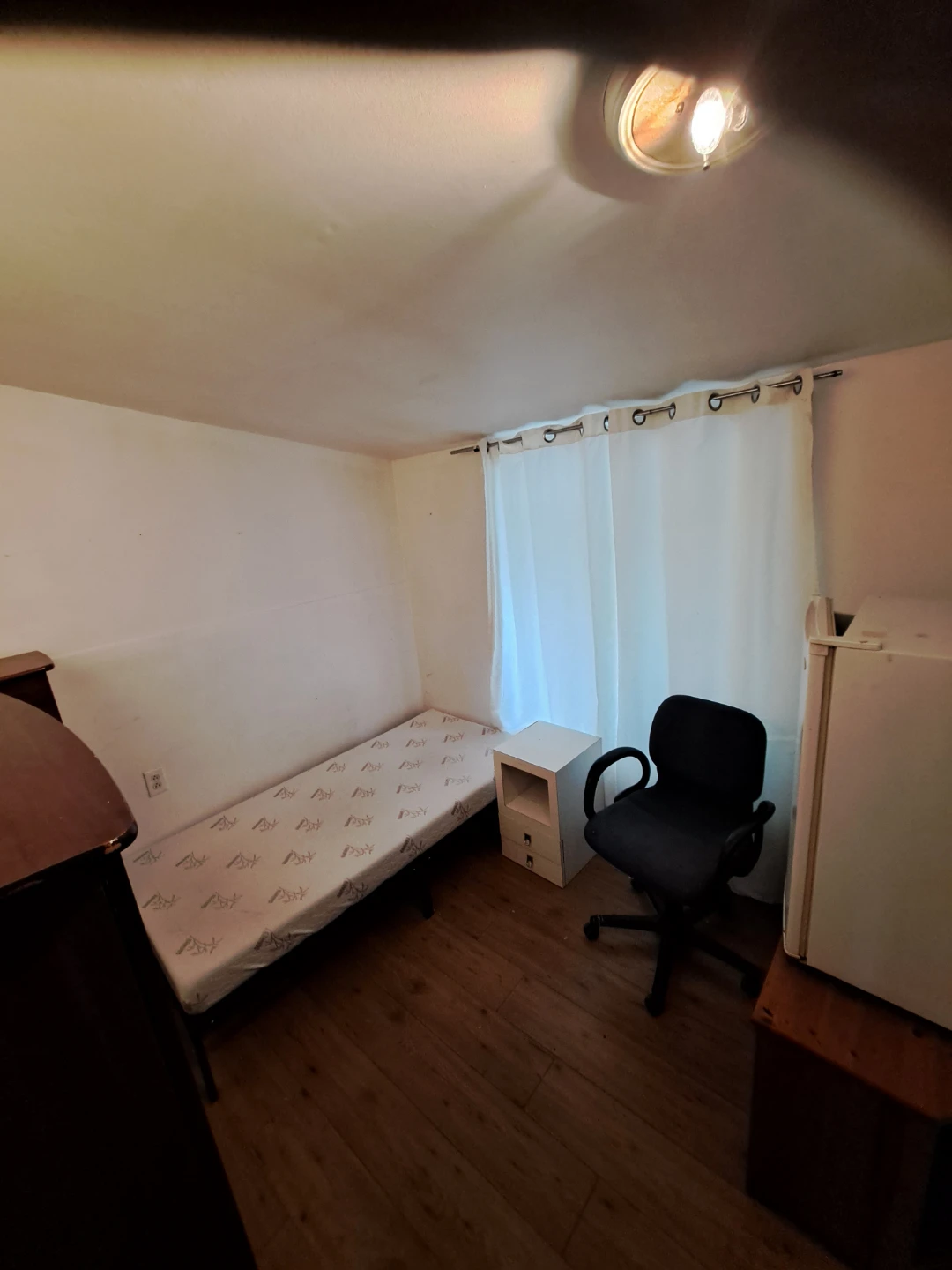 Châteauguay - small room for rent / petites chambre a louer - photo 2