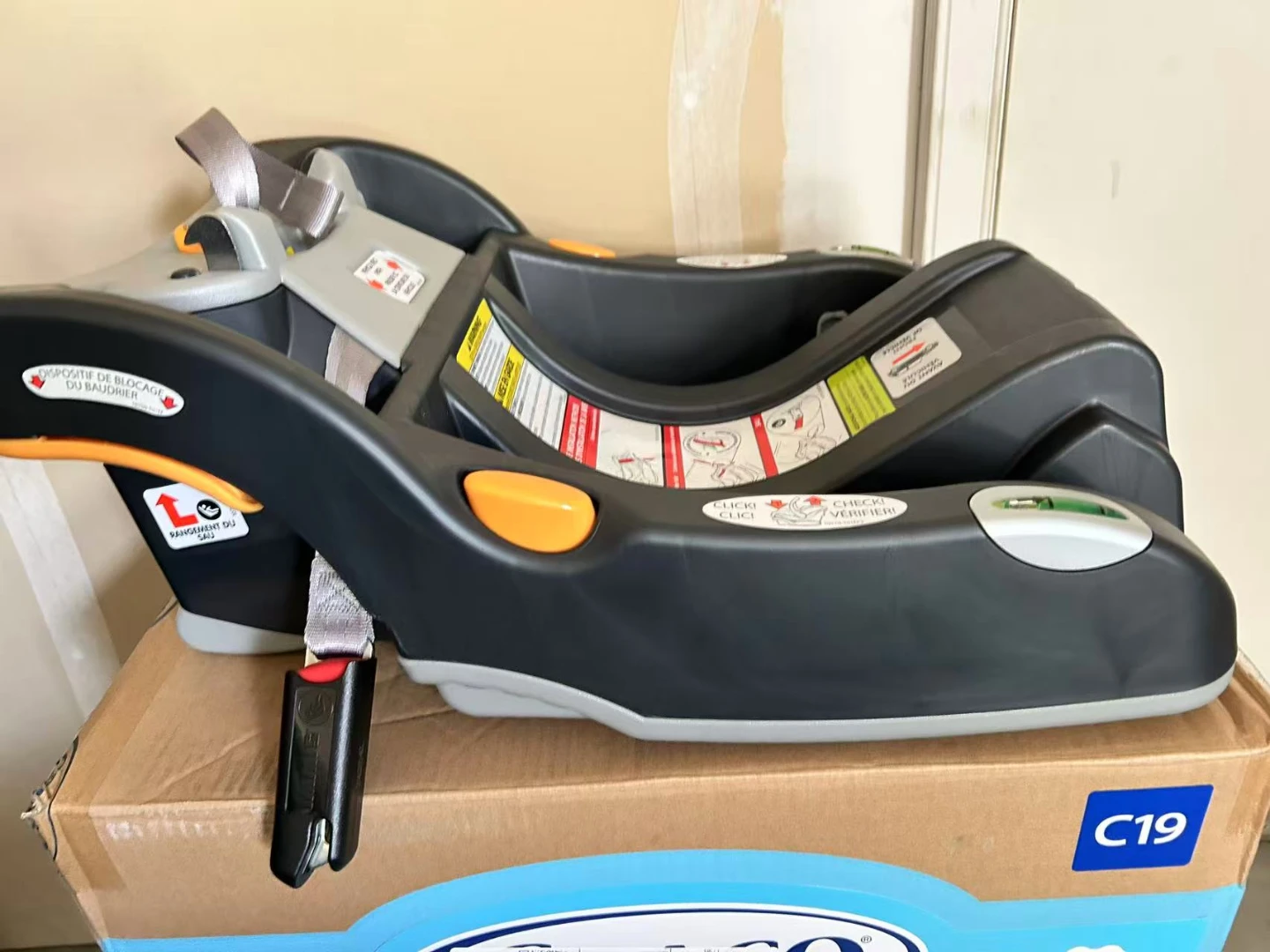 Chicco Infant Car Seat with Base - photo 2