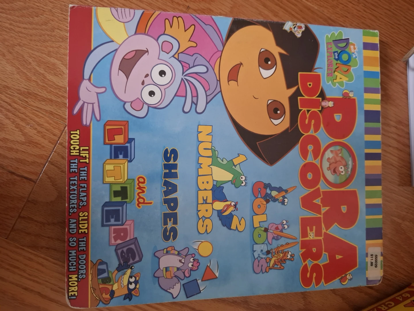 Dora the Explorer: Dora Discovers Book