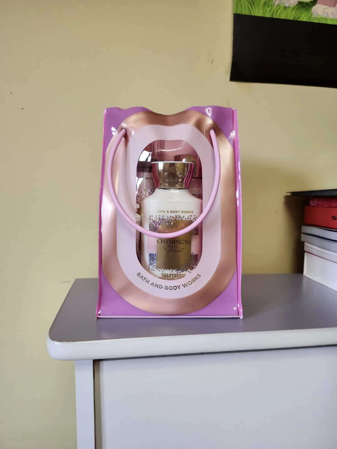 Champagne 🍾 Toast BBW Gift Bag Set - photo 2