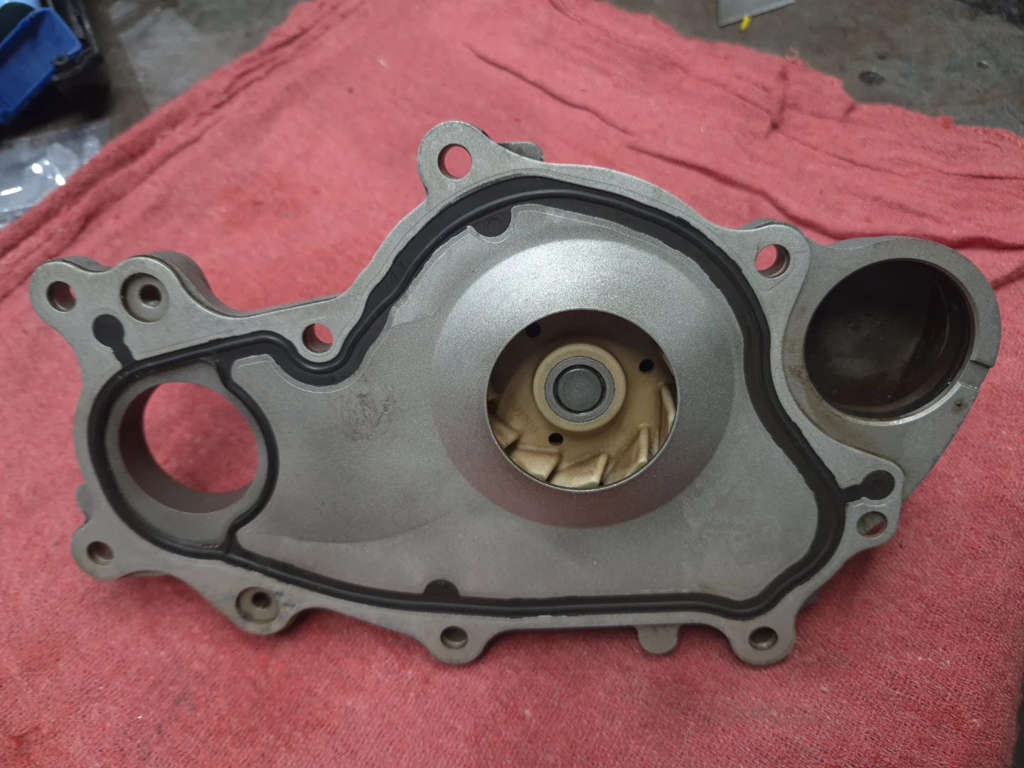 FoMoCo Water Pump BR3E-8501-NB v6 ford transit 150 - photo 3