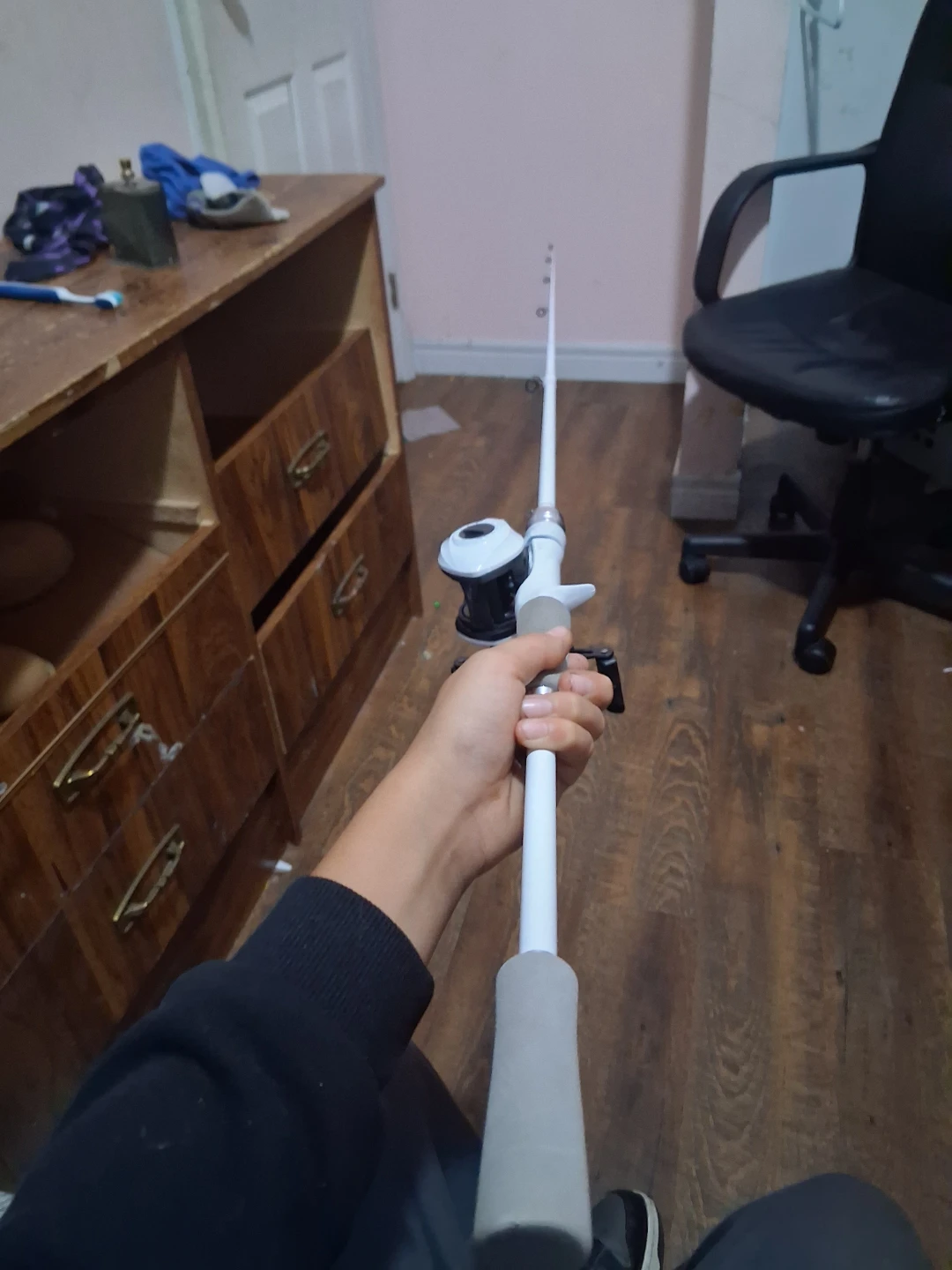 White baitcasting rod and reel It is 6ft and I bought it for 120 - photo 2