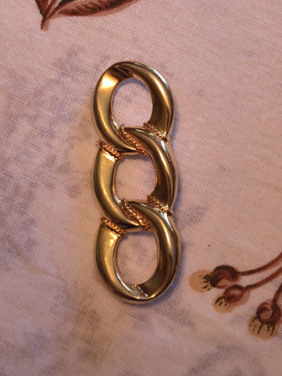 Gold-Tone Three-Link Brooch - photo 3