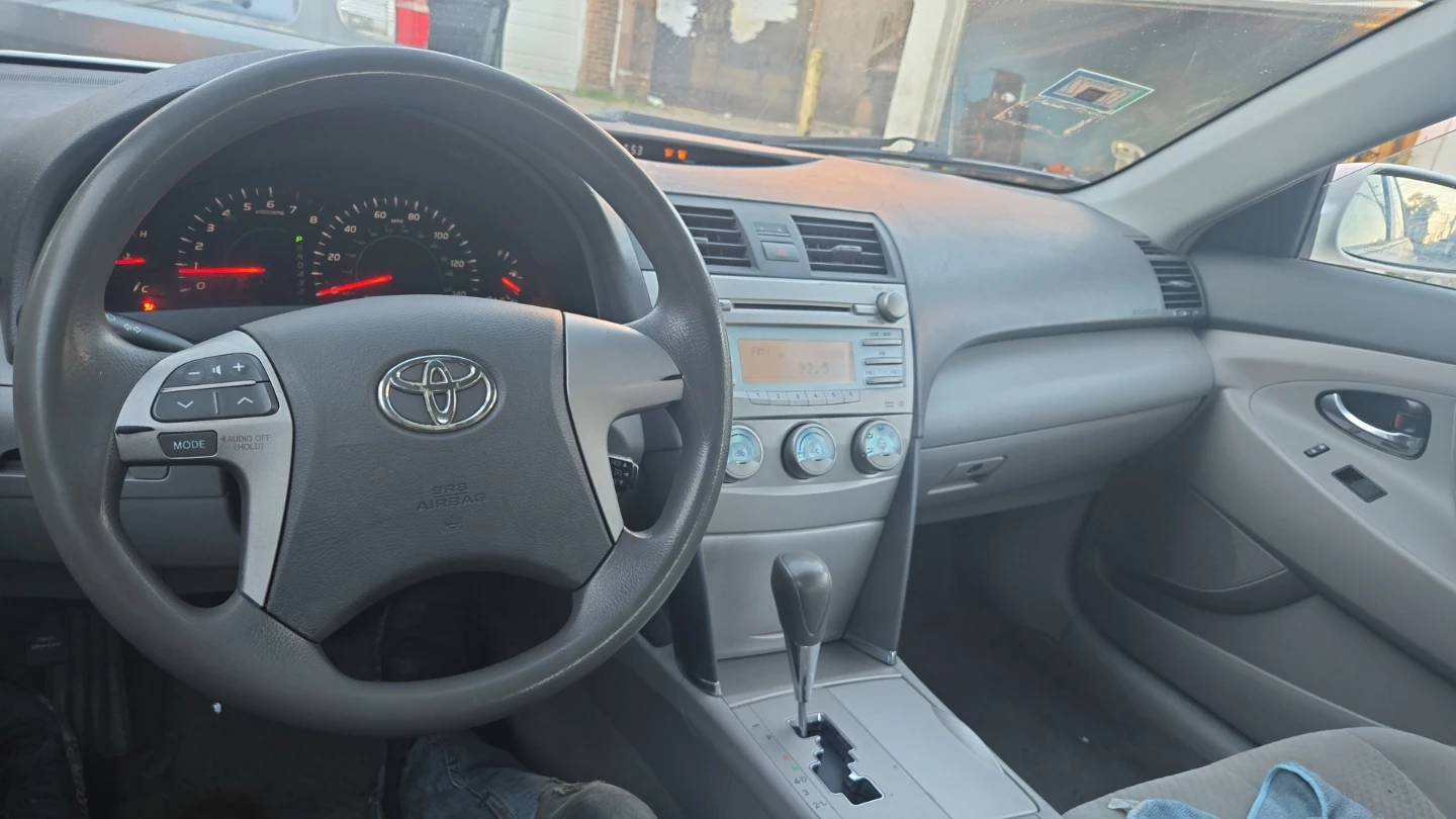 White Toyota Camry - photo 3