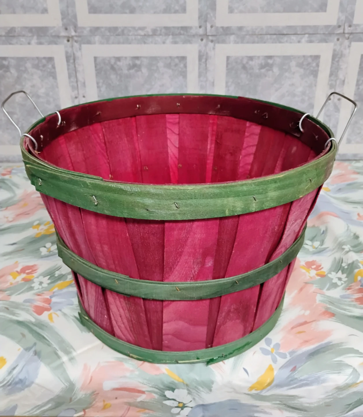 1/2 BUSHEL SIZE RED BASKET WITH GREEN TRIM
