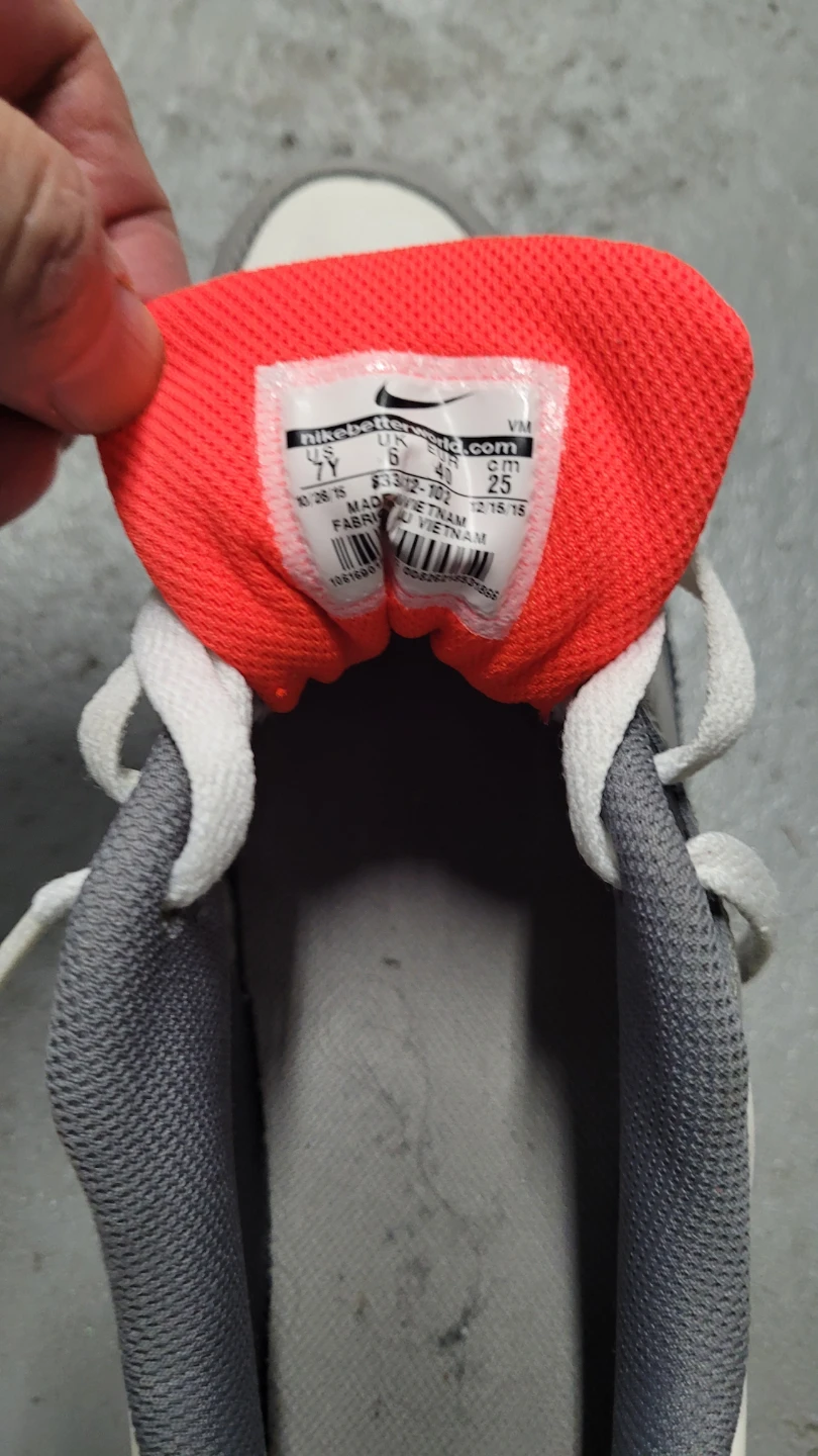 Nike Air Max 90 Sneakers Size 7Y - photo 3
