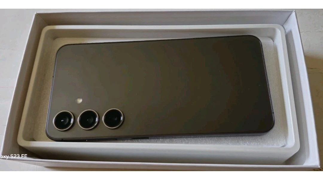 Samsung Galaxy S24 FE Smartphone new in box - photo 4