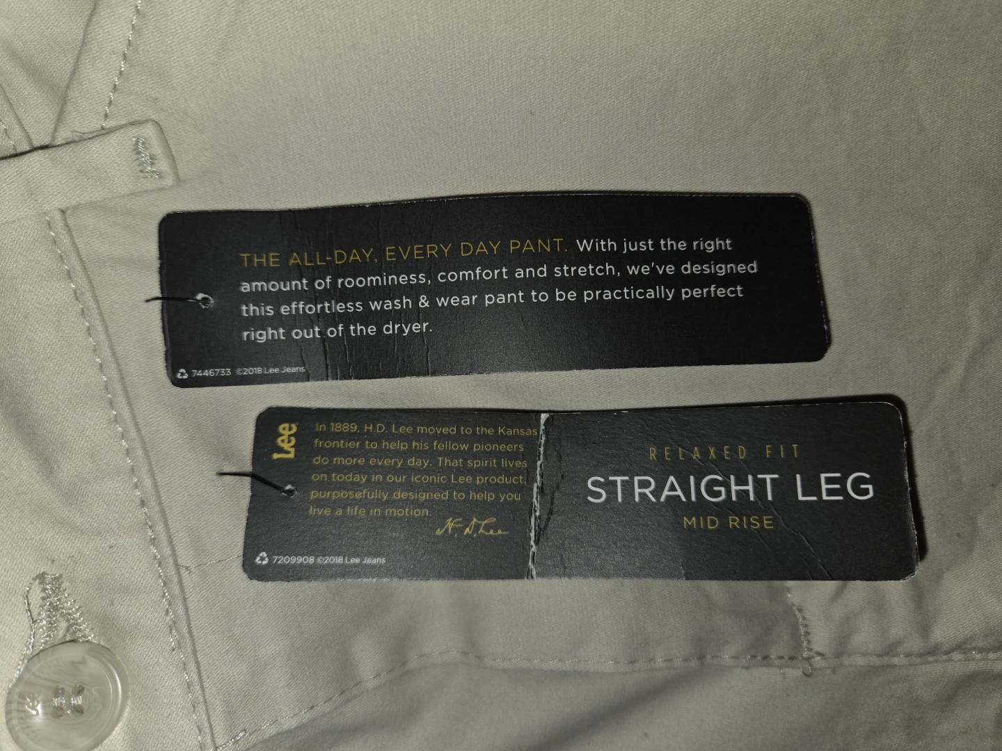 Lee Mid-Rise Straight Leg Short Khakis in a Women's 6 - photo 2