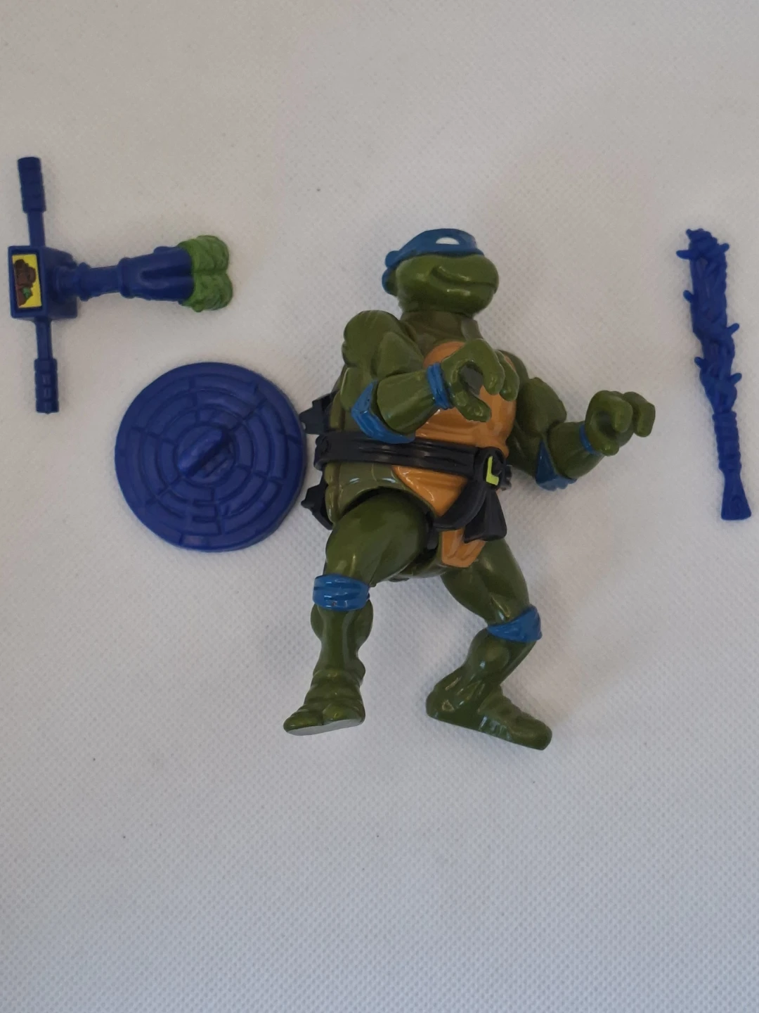 Vintage 1991 TMNT Sewer Spitting Leonardo Figure w/ Accessories