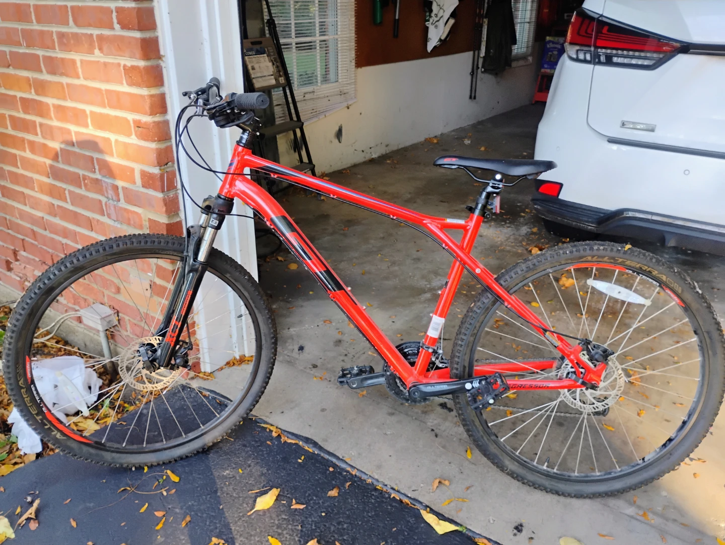 GT Aggressor Pro Mountain Bike