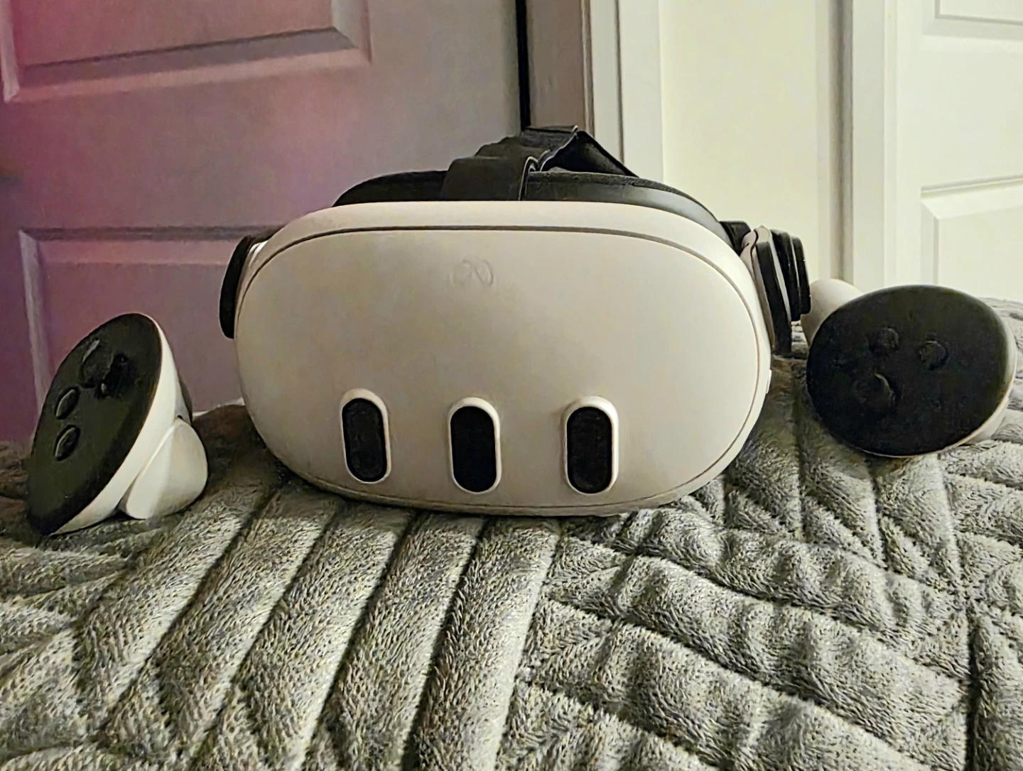 Meta Quest 3 VR Headset with Controllers