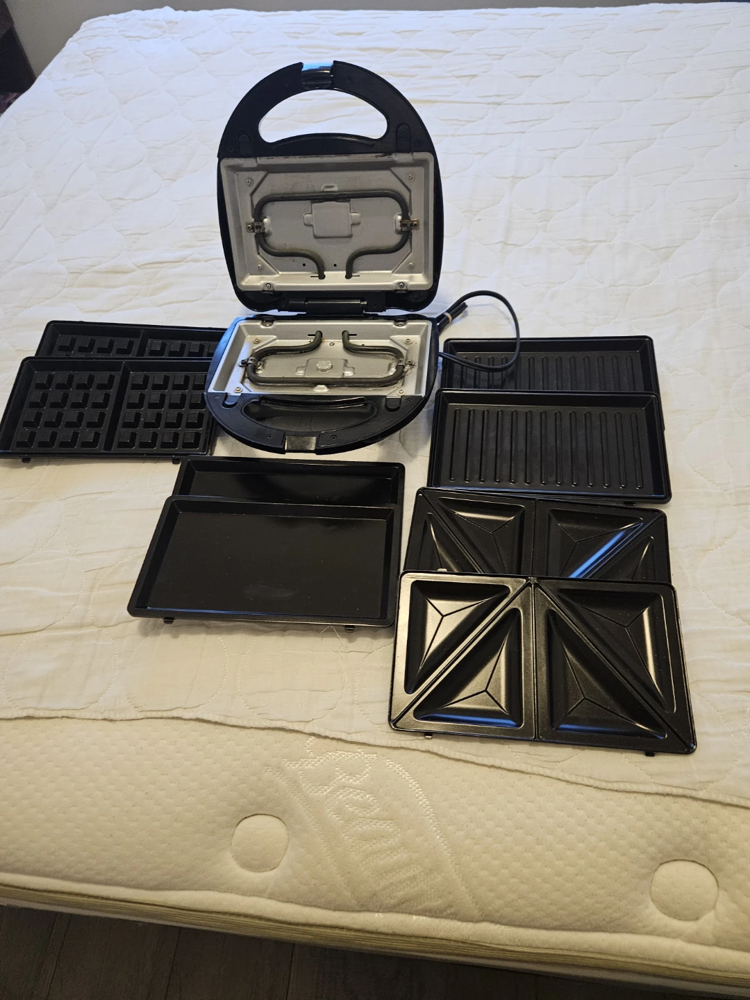 $8 Waffle Maker 4-in-1 Black and Decker Round - photo 5