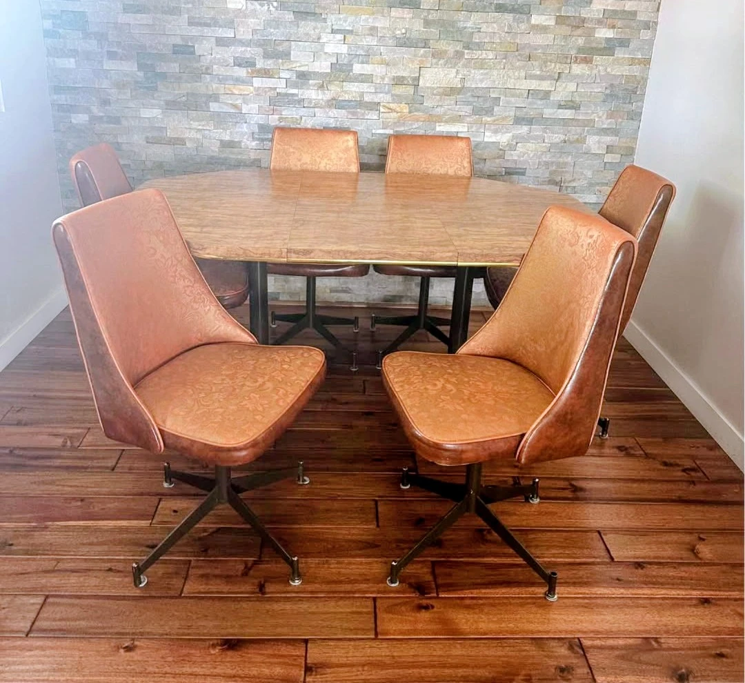 Vintage Dining Table with 6 Swivel Chairs - photo 3