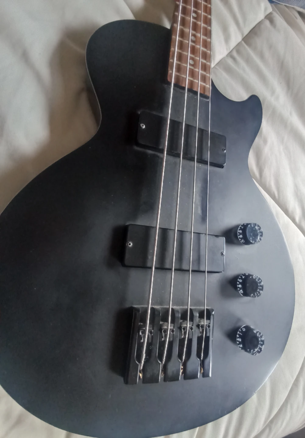 4 string, Epiphone Les Paul Special Bass.With 2 pick ups. - photo 2