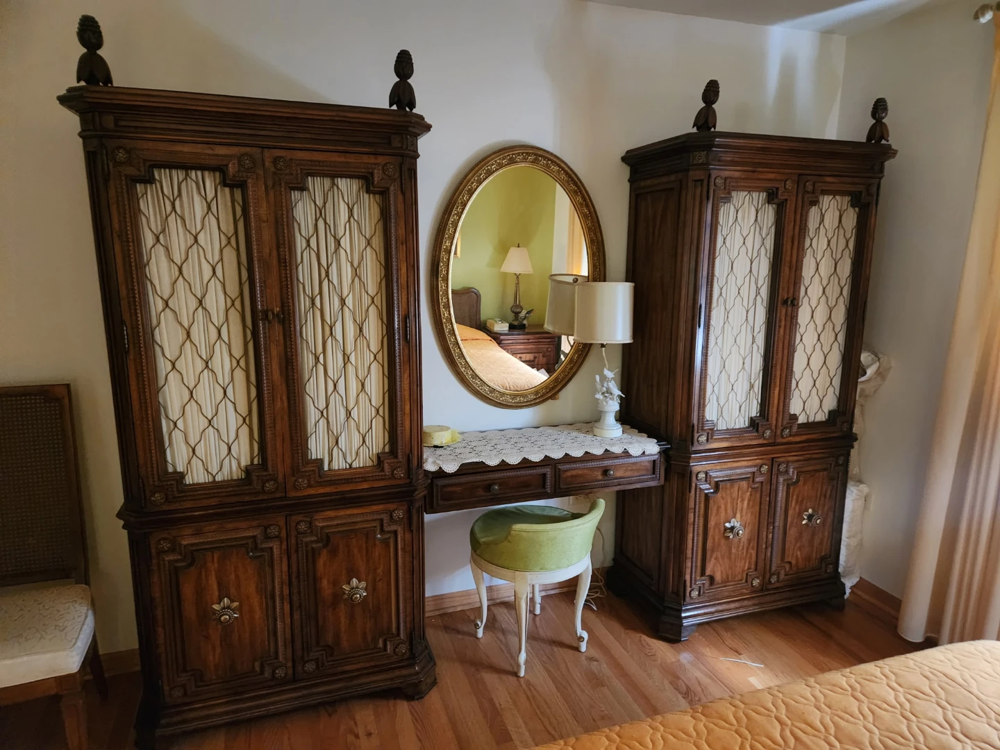 Vintage French Provincial Bedroom Set - photo 2