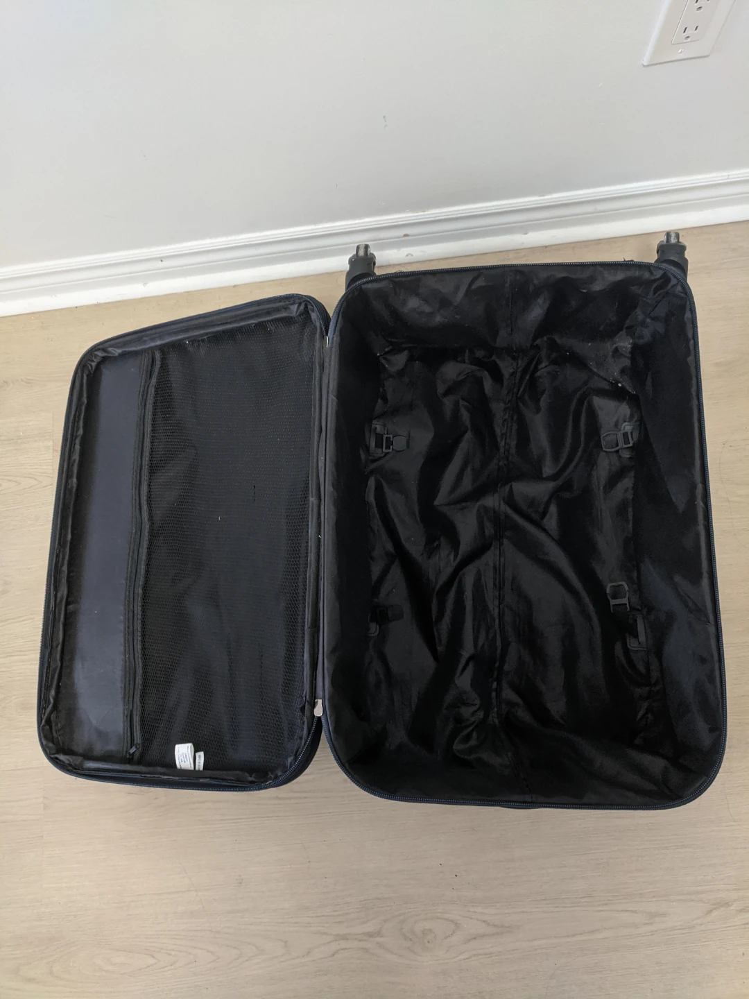 Old rolling suitcase - photo 5
