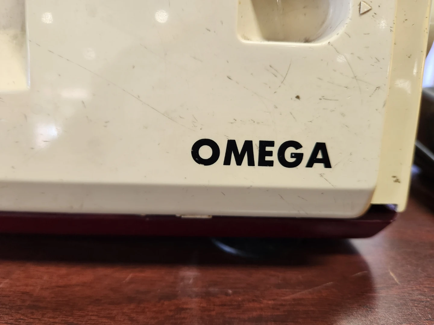Omega 15J134 Sewing Machine with Foot Pedal - photo 2