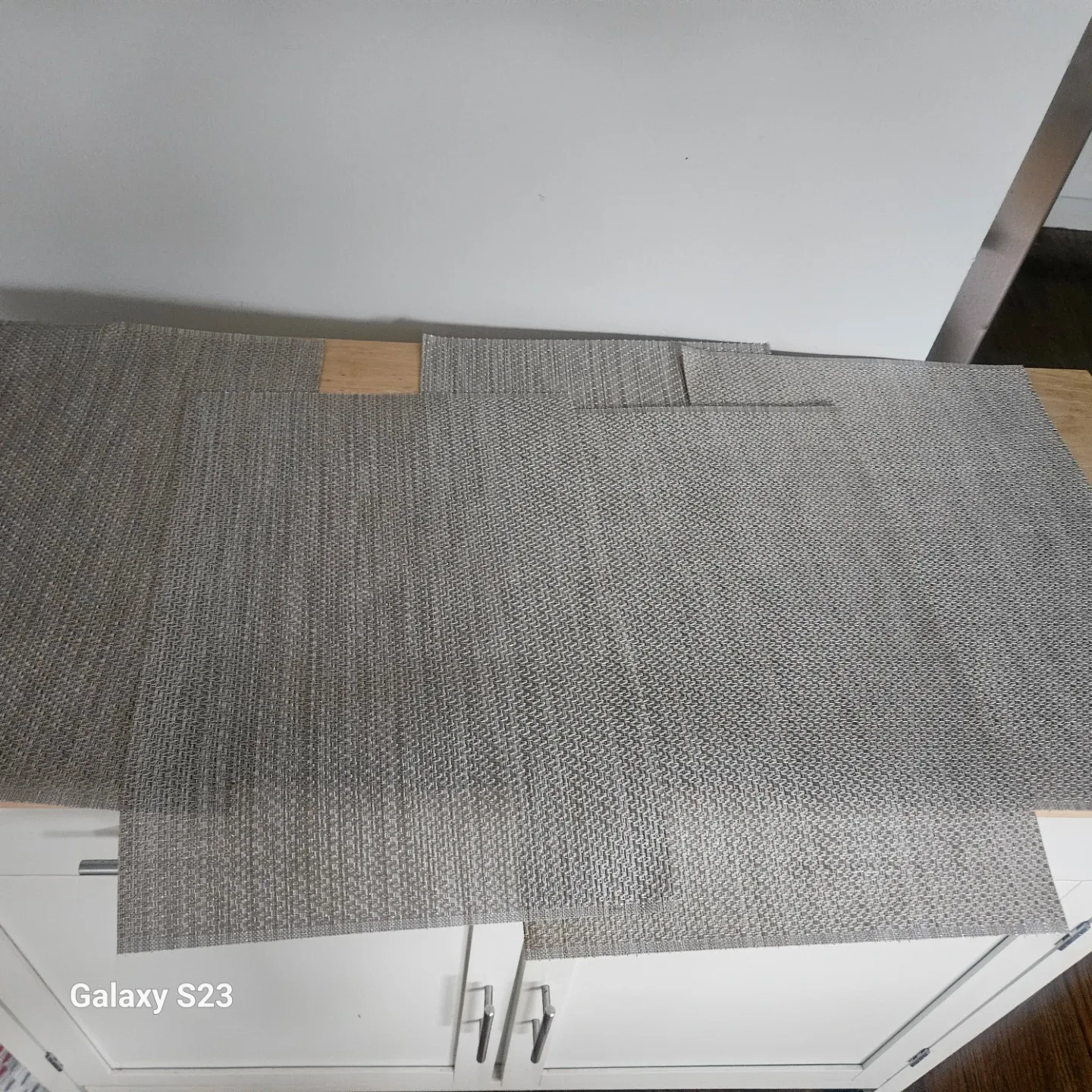 Set of  5 woven silver glittery  placemats - photo 3
