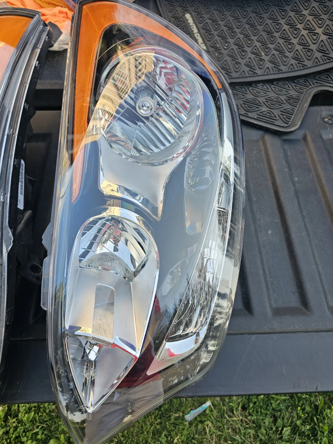 For 2012 to 2017 Kia Rio hatch back. Headlight Assembly.