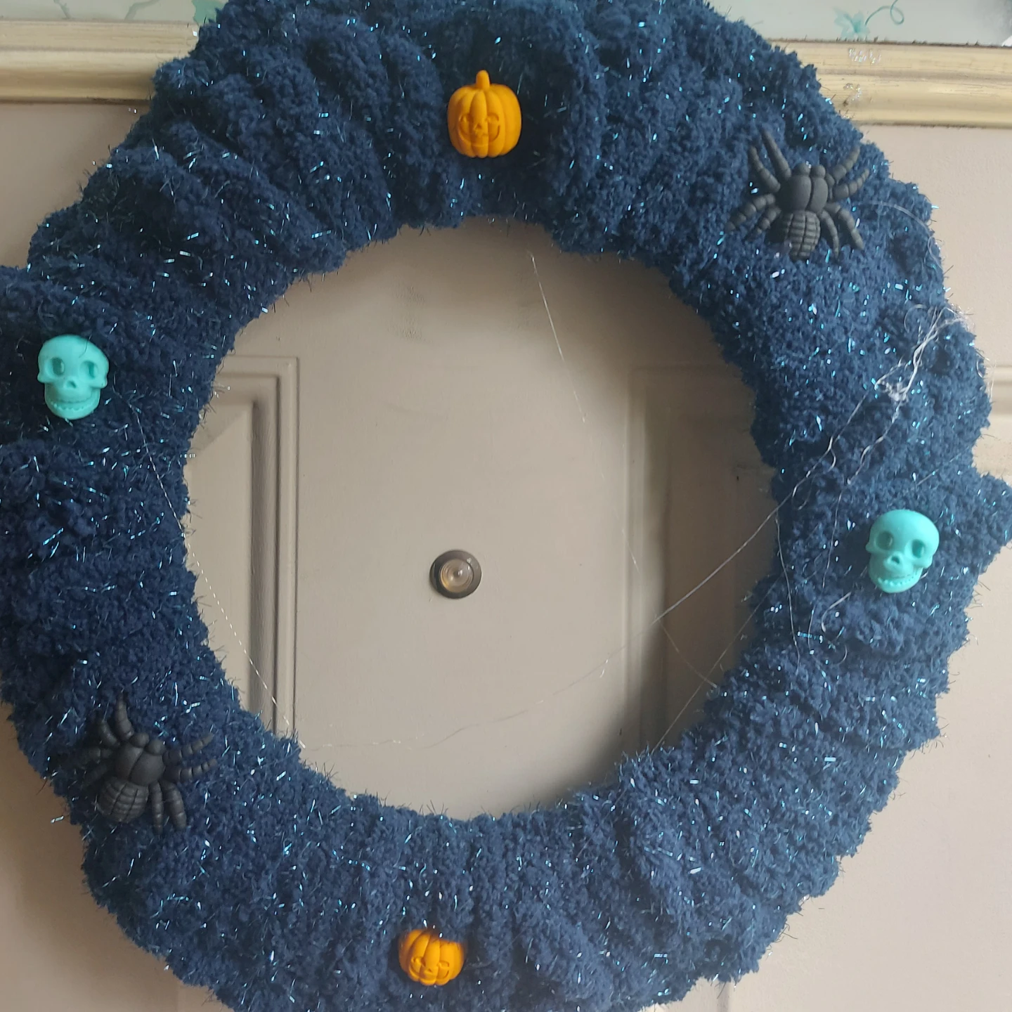 Handmade Halloween Yarn Wreath - photo 4