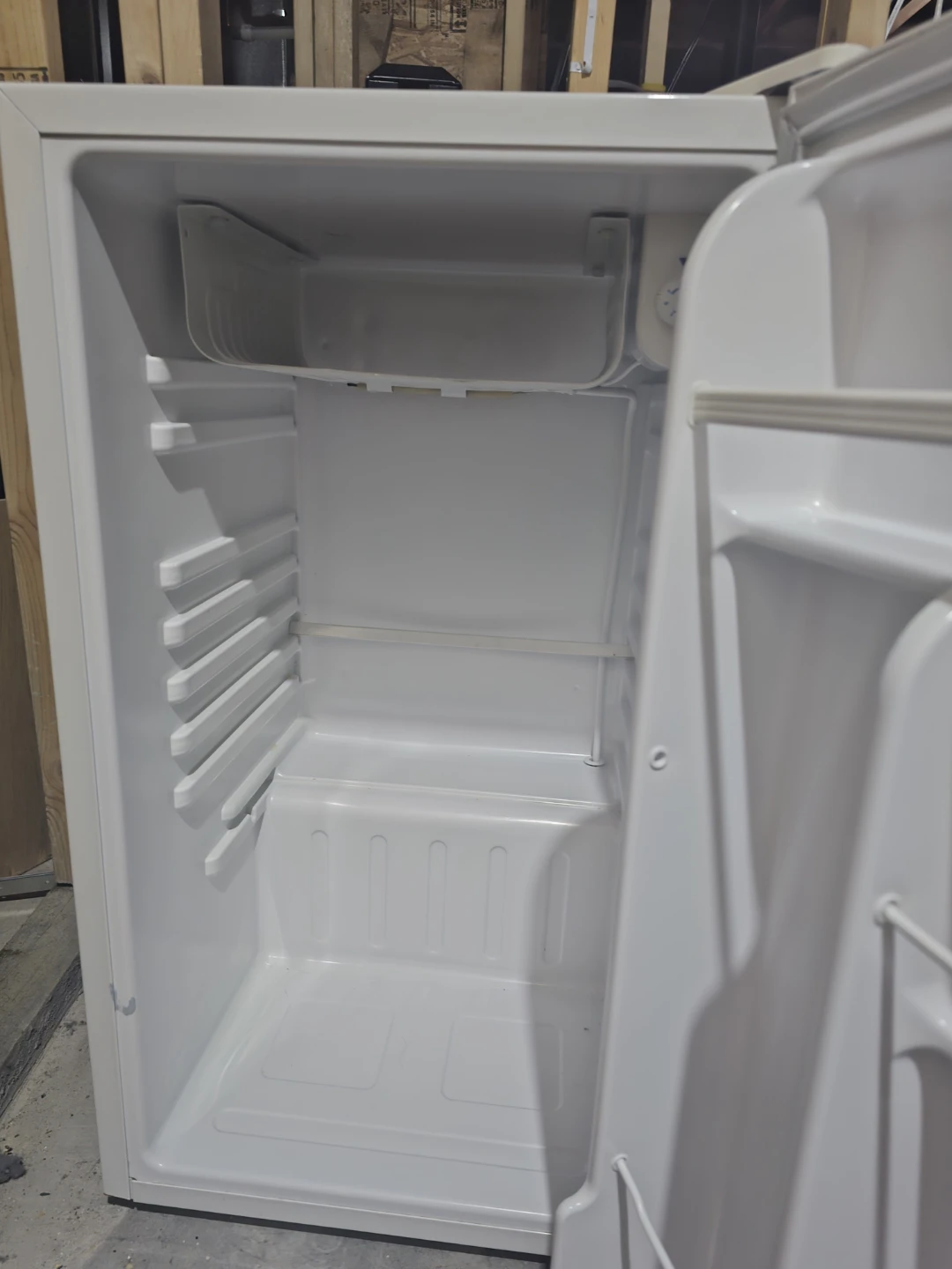 Small fridge for sale - photo 3