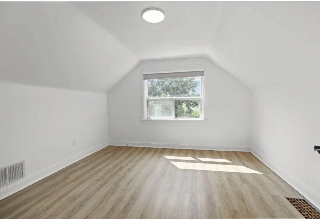 Spacious 4-Bedroom Unit for Rent – Hamilton Mountain - photo 4
