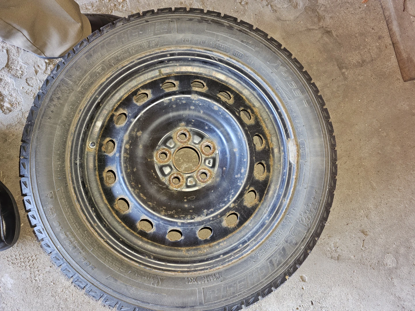 4 MichelinX Ice-Snow Winter tires on rims - photo 3