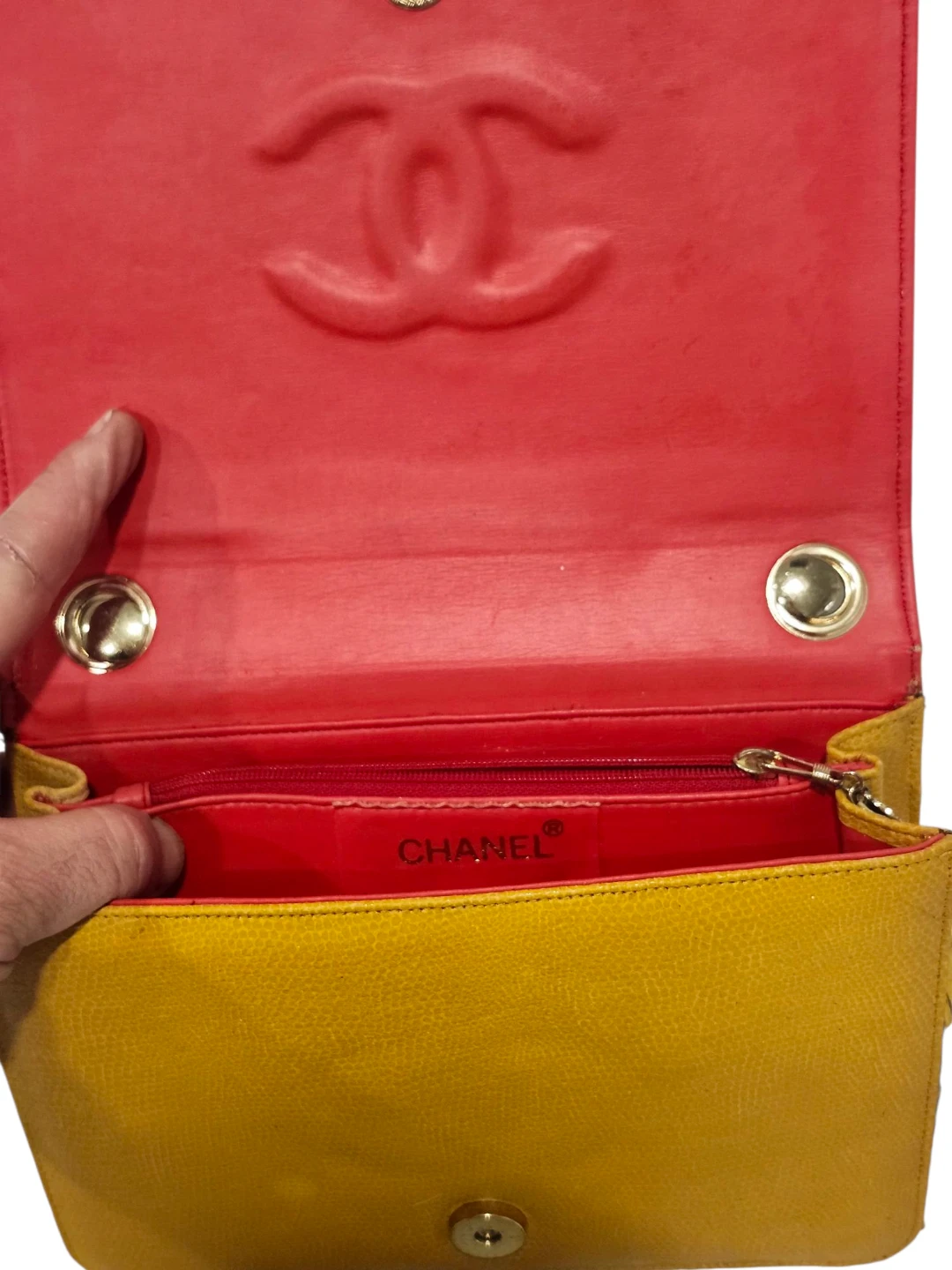 Chanel Leather Shoulder Bag - photo 4