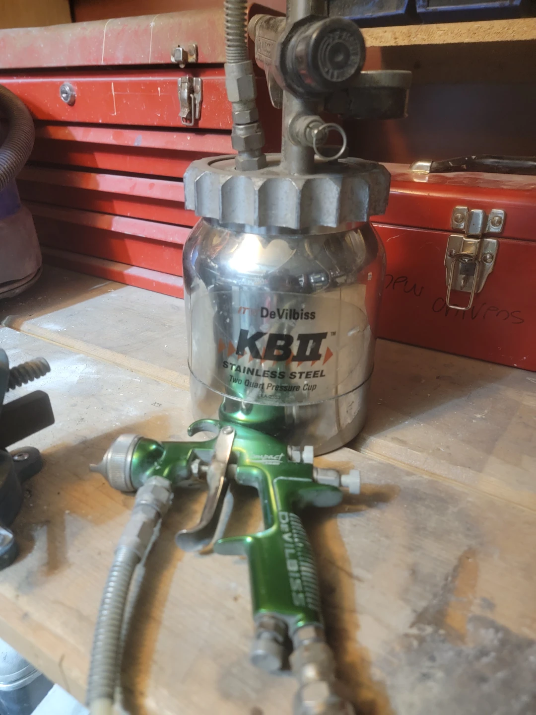 DeVilbiss Compact Spray Gun and KBII Pressure Cup