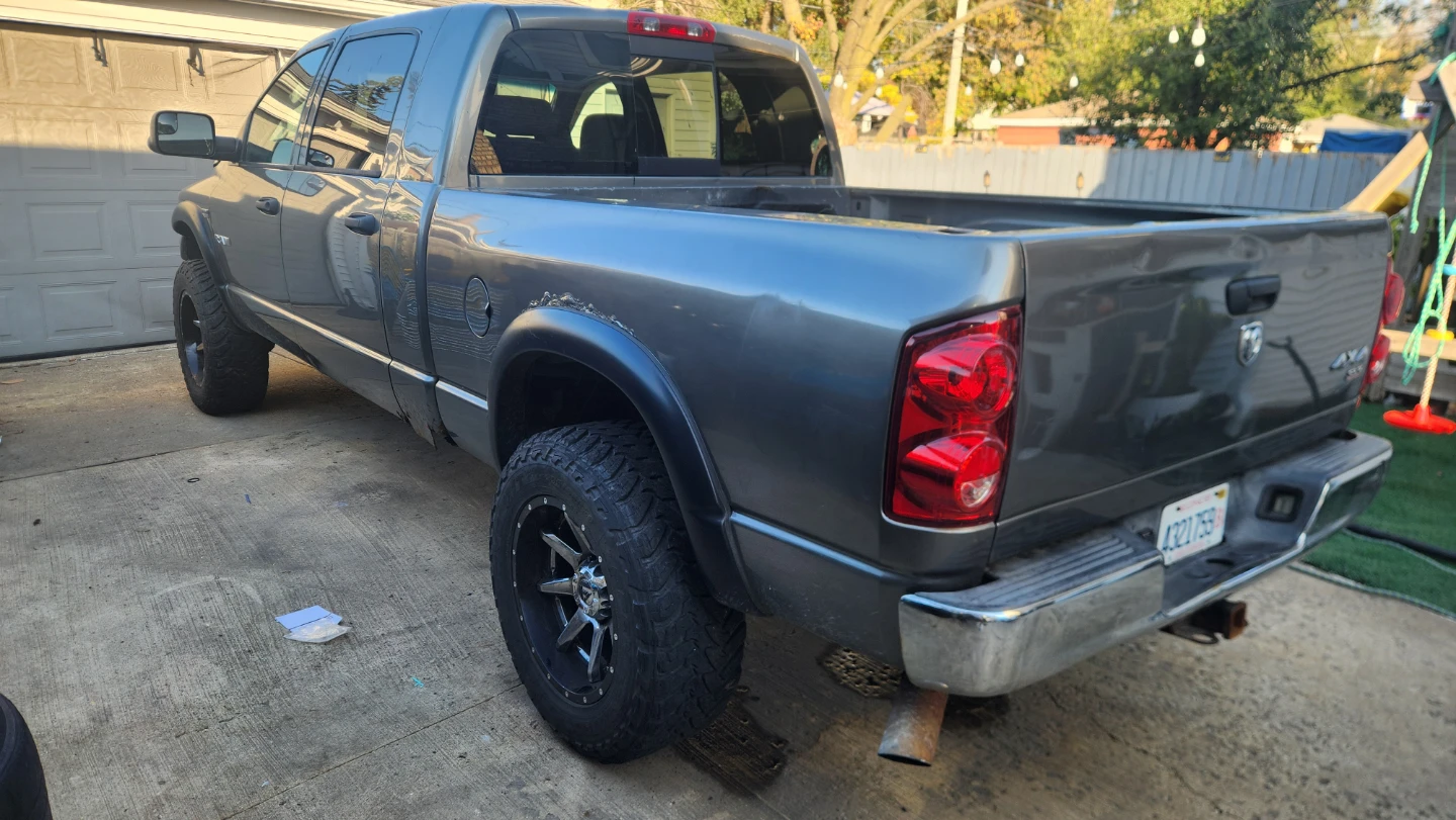 Dodge Ram 1500 SLT 4x4 Hemi - photo 3