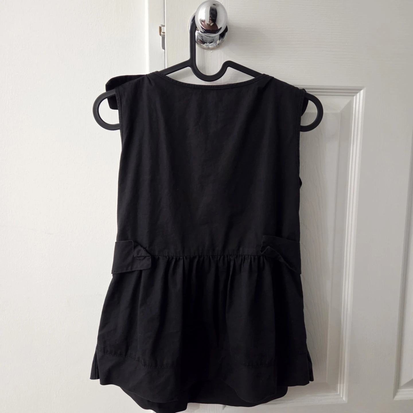 Black sleeveless blouse - photo 2