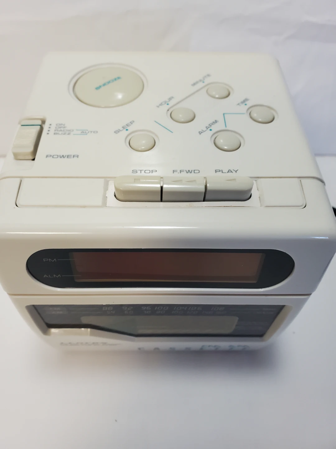 Vintage Lloyd's AM/FM clock radio with a built-in cassette... - photo 2