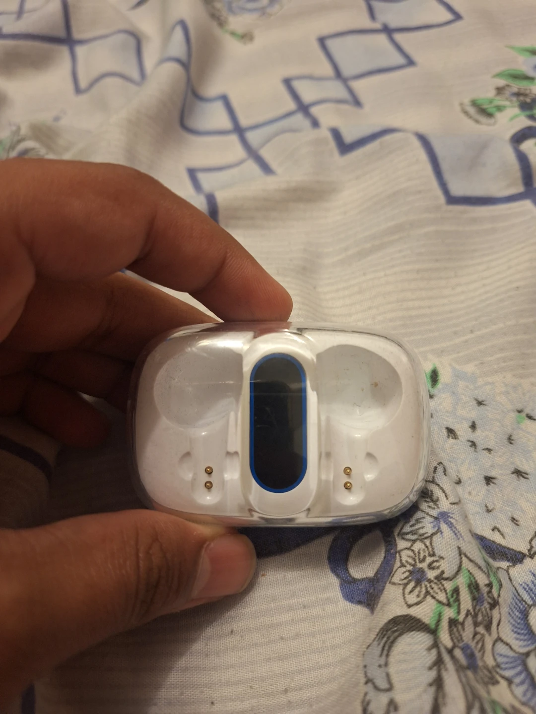 White Wireless Earbuds Charging Case