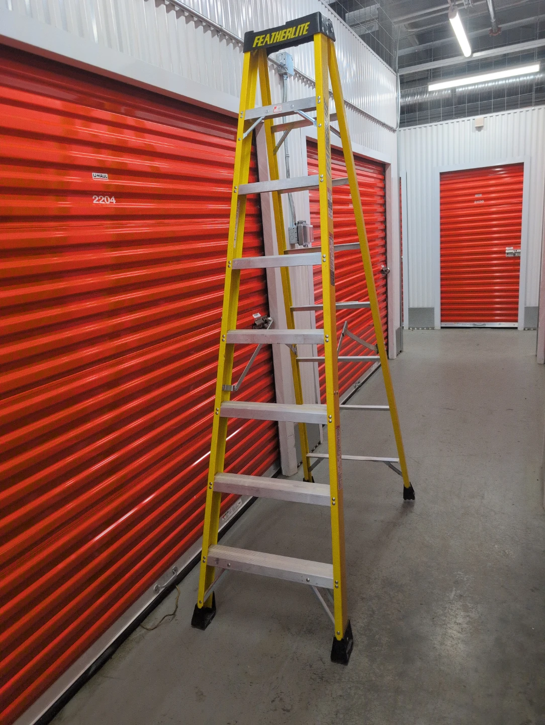 Featherlite Fiberglass Stepladder