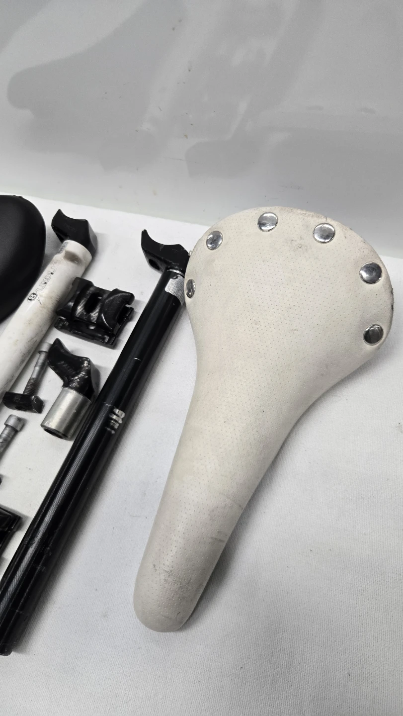 Velo Bicycle Saddle/Seat Set of 2 Black & White Saddles - photo 2